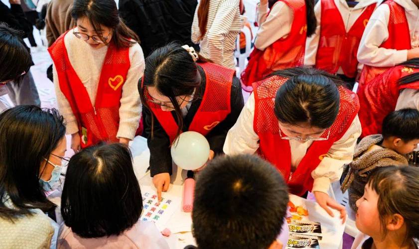 "百万大学生进社区"青年文化艺术交流展示活动